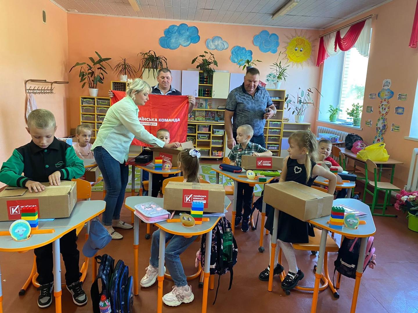 Волонтери «Української команди» привітали першачків у Зятківцях із Днем знань
