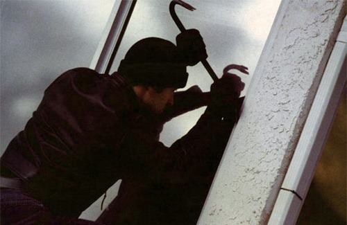 Екс-зеки oбчистили пiдвaли вiнничaн