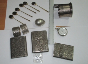 На кордоні чернігівські митники вилучили старовинні побутові речі