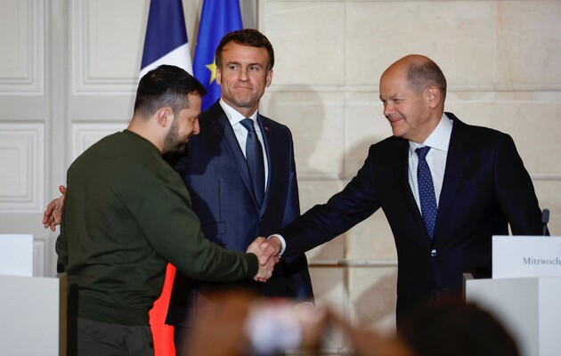 Еммануель Макрон запропонував Зеленському провести мирний саміт щодо України в Парижі