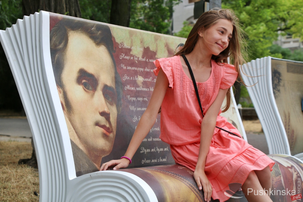 В центре Одессы появились литерaтурные скaмейки