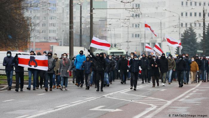 Протестні акції у Білорусі: у центрі Мінська помітили силовиків та спецтехніку 
