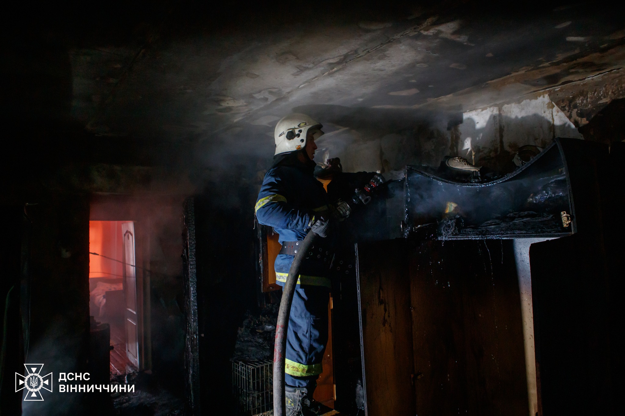 У Немирові горів гуртожиток: рятувальники евакуювали 20 людей