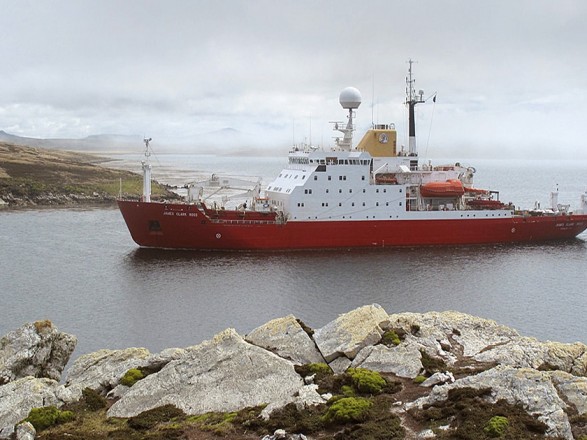 Україна планує закупити криголам для антарктичних експедицій