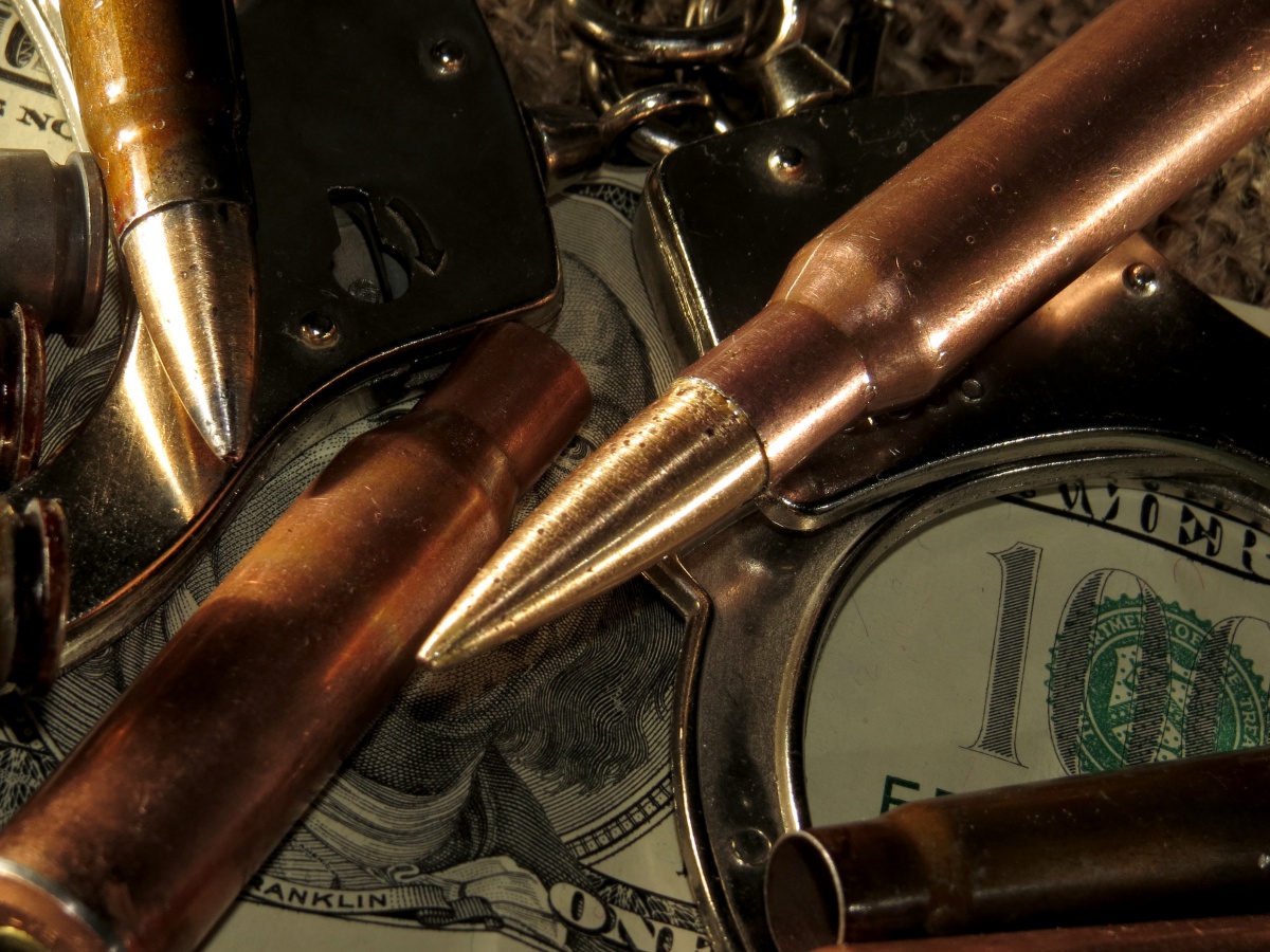 На Вінниччині раніше судимий чоловік продавав на залізничному вокзалі набої до Калашникова