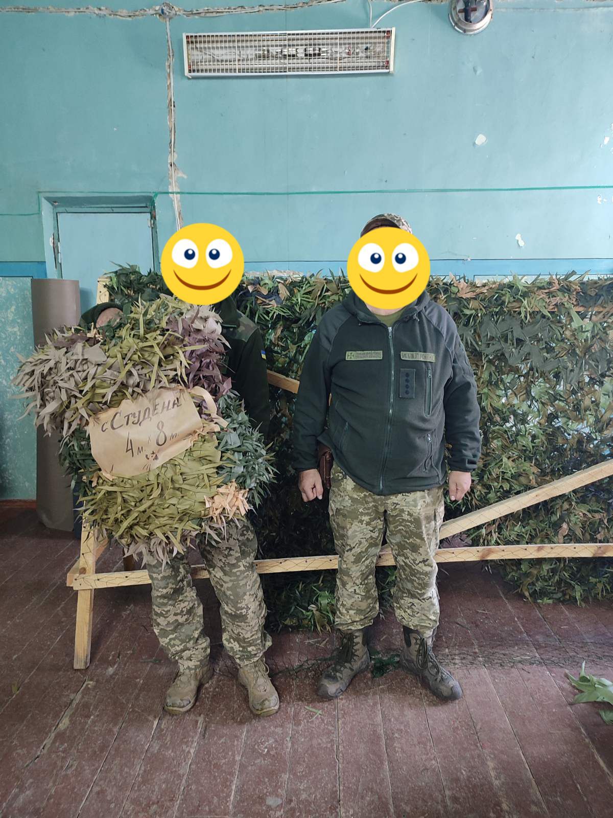 Жінки зі Студеної плетуть маскувальні сітки для захисників: кожен вузлик — крок до Перемоги