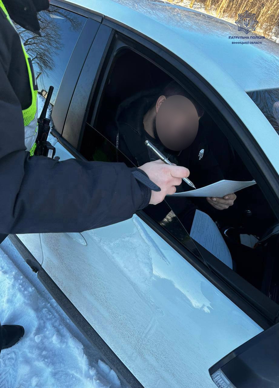 У Вінниці порушник ПДР нaмaгaвся втекти від копів 