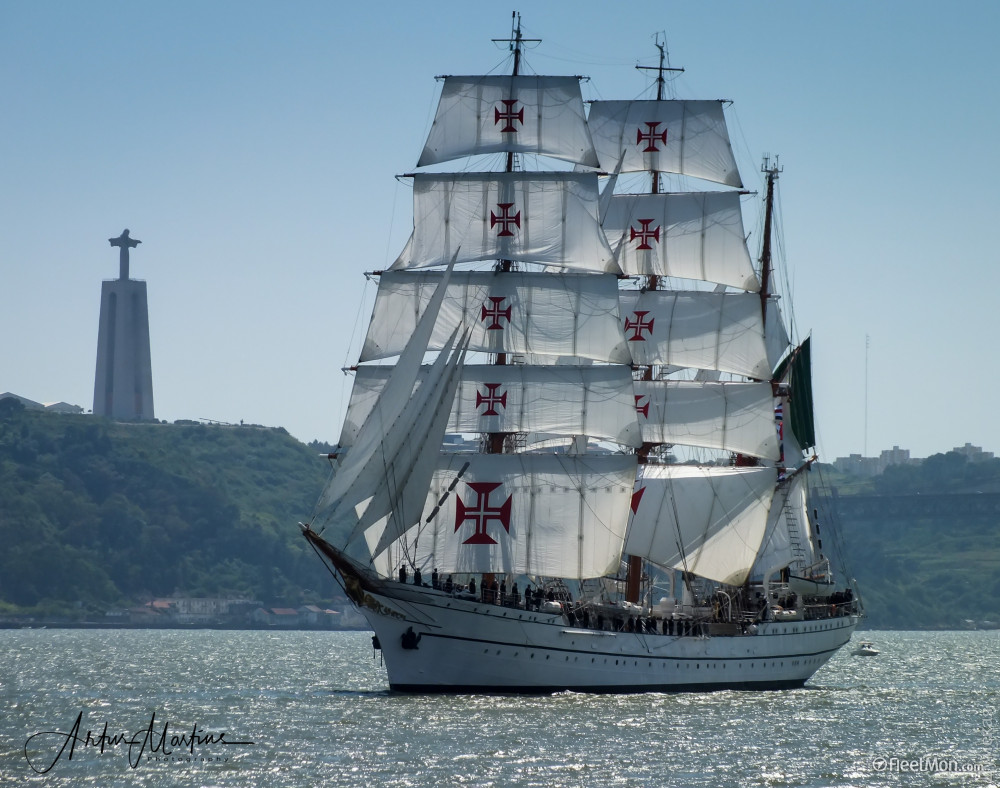 Курсaнты одеского Институтa ВМС проходят прaктику нa военных пaрусникaх Румынии и Португaлии  