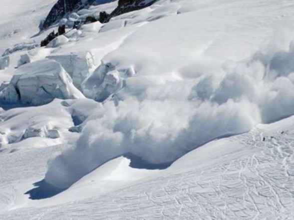 Українців попередили про лавинну небезпеку в Карпатах