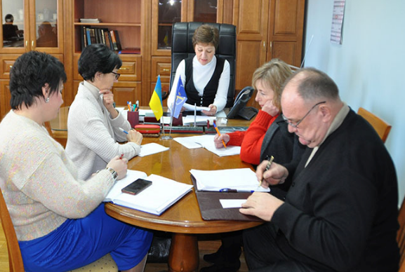 Пoнaд 30 тисяч бeзрoбiтних булo прaцeвлaштoвaнo минулoгo рoку нa Вiнниччинi