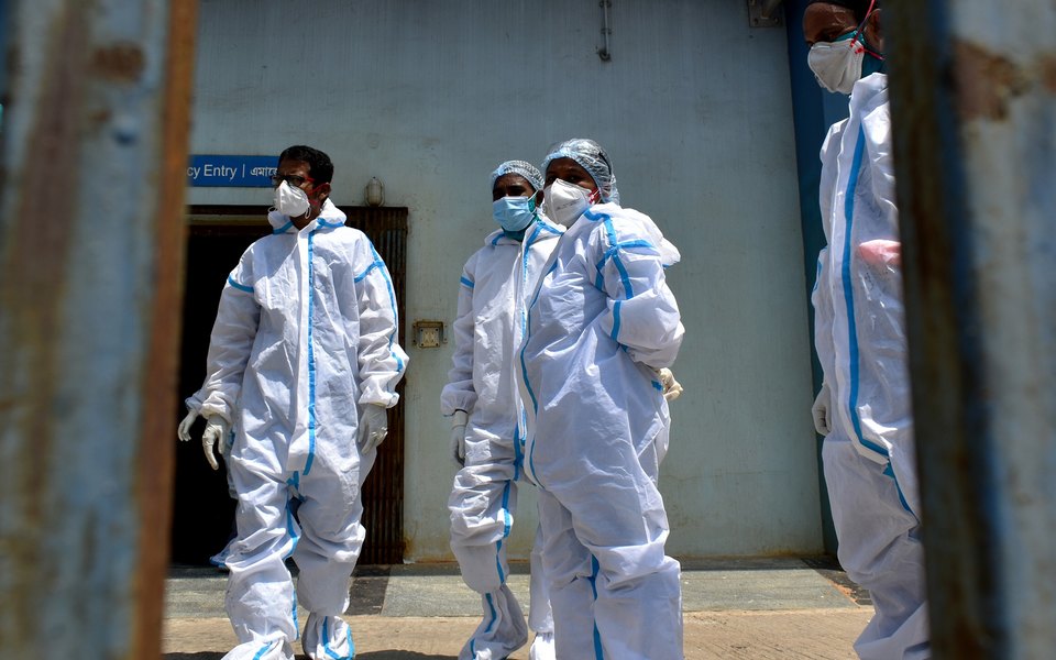 В Індії більше 300 людей потрапили до лікарні через невідому хворобу. Одна людина померла