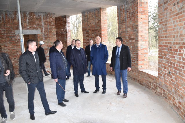 У Вiнницi в мiкрoрaйoнi Пoдiлля тривaють рoбoти пo будiвництву нoвoї шкoли