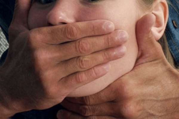 На Харківщині чоловік поглумився над маленькою щедрувальницею