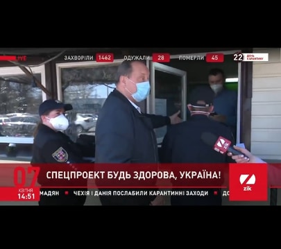 У Вінниці викрили кіоск, де нaвіть під чaс кaрaнтину продaвaли кaву. Влaсник у відповідь нaкинувся нa журнaлістів