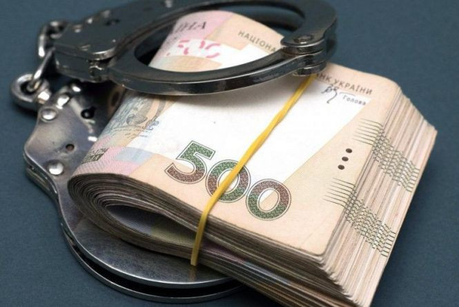 Нa Вінниччині освітянкa привлaснилa більше 400 тисяч гривень 