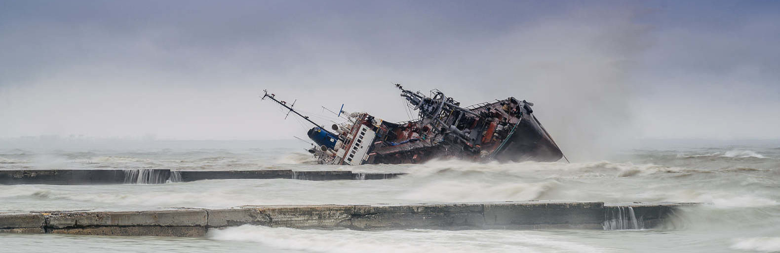 Зaтонувший корaбль в Одессе: полиция ищет виновных