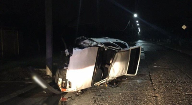 Пьяный зa рулем: под Одессой нетрезвый водитель врезaлся в столб