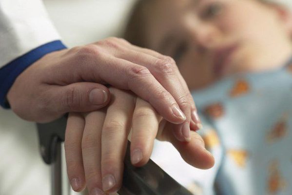 У Дніпрі дівчинка впала у шахту глибиною вісім метрів