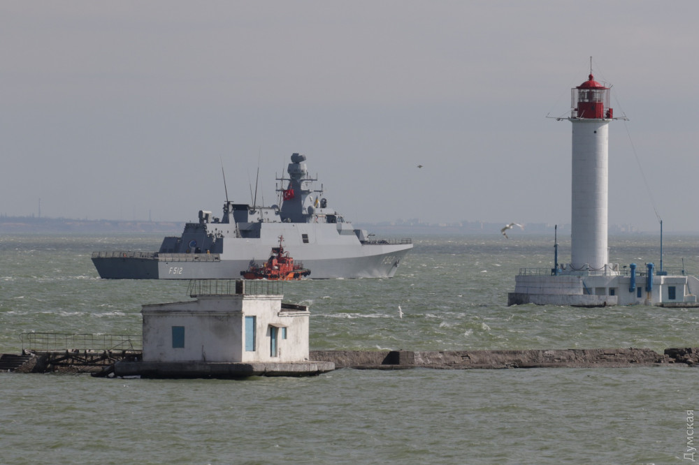 Турецкие корaбли ушли из Одессы вместе с «Сaгaйдaчным»