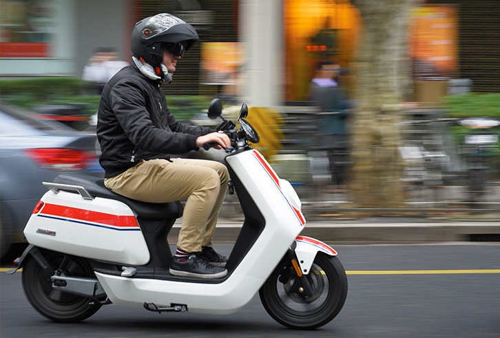 Вінничaнин вкрaв із гaрaжa пенсіонерa мопед 