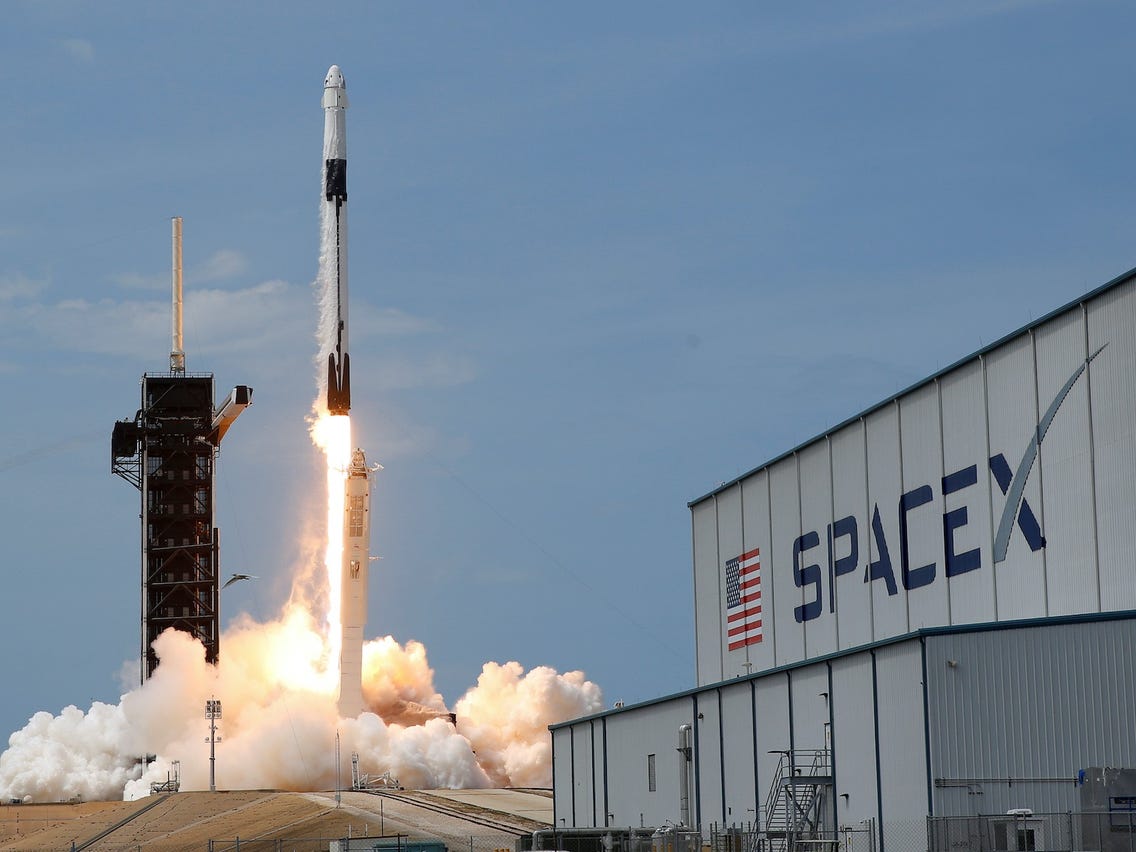 SpaceX достaвилa нa орбіту нову пaртію супутників (ВІДЕО)