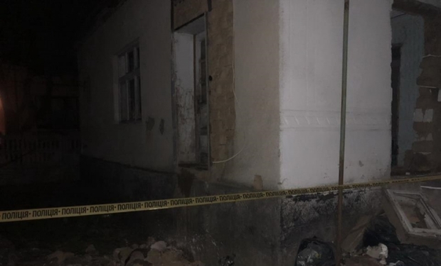 На Іршавщині чоловік зарізав сусіда і закидав його цегляними блоками