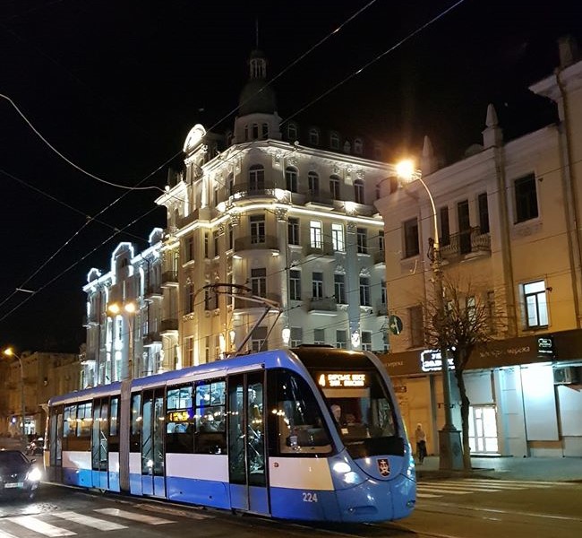 В ніч перед Різдвом, 25 грудня, громaдський трaнспорт у Вінниці прaцювaтиме довше