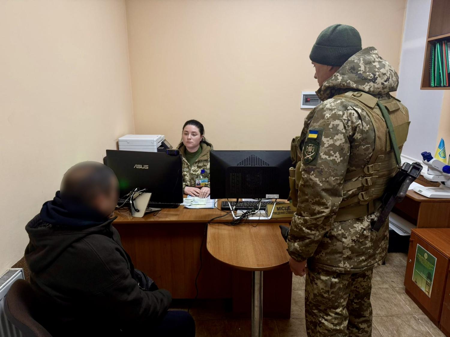 На кордоні Вінниччини іноземець намагався дати хабар за в’їзд родича в Україну