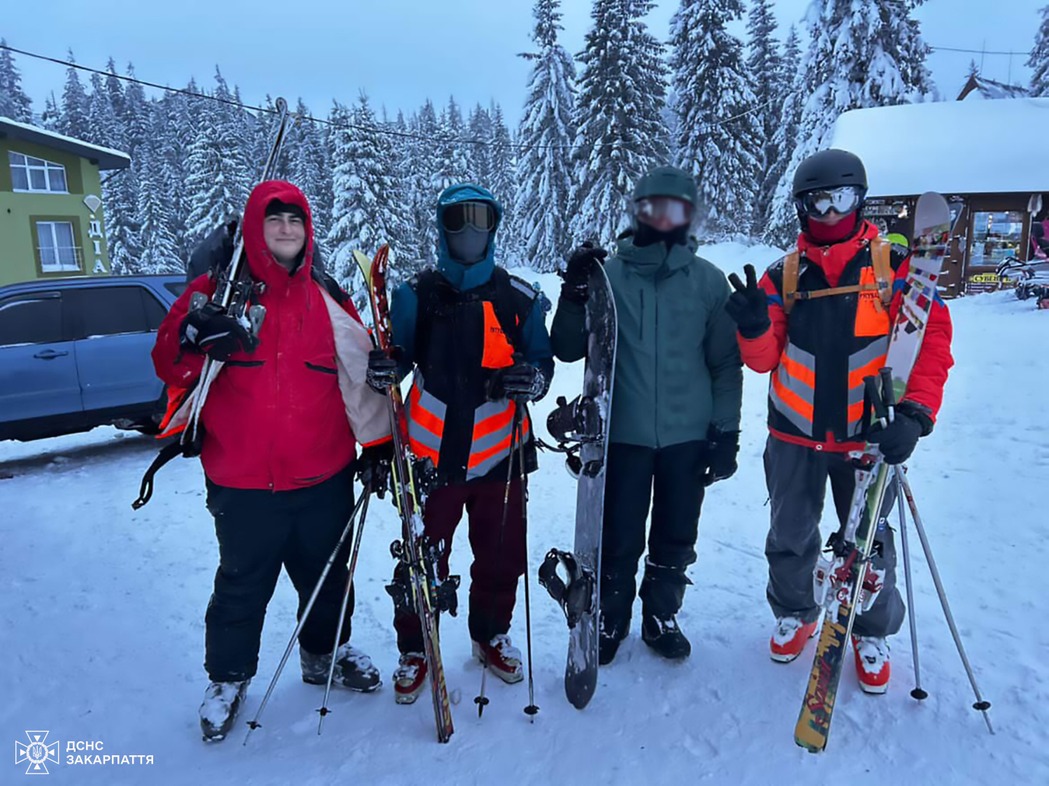 Заблукав у тумані та опинився в сніговій пастці: на Закарпатті врятували вінничанина