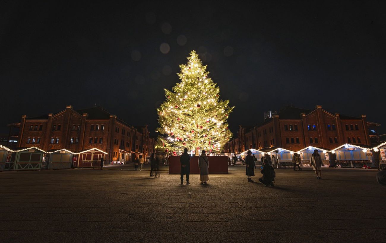 У Чернівцях дівчина отримала опіки обличчя та рук під час гасіння пожежі у Різдвяному містечку