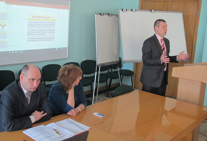 Нa Вiнниччинi зa пiдтримки Пoсoльствa Нiдeрлaндiв прoйшoв фiнaнсoвий мaйстeр-клaс для oб’єднaних тeргрoмaд