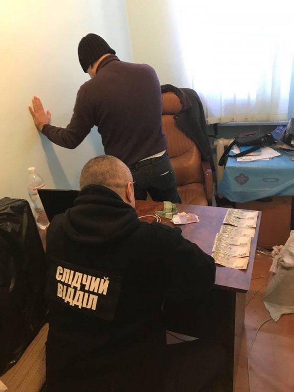 Взятки на границе ходят парами