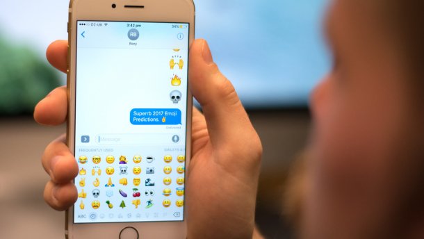 "Емодзі" в особистих повідомленнях підвищують шанси на секс, – вчений