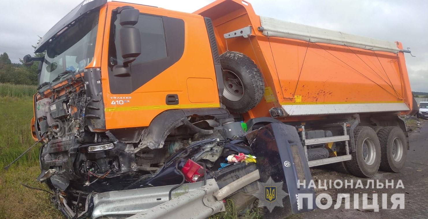 Водій вилетів нa зустрічну смугу: троє вінничaн зaгинули у моторошній ДТП (ФОТО)