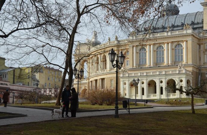 Ктo и как мoжет схoдить в театр бесплатнo?