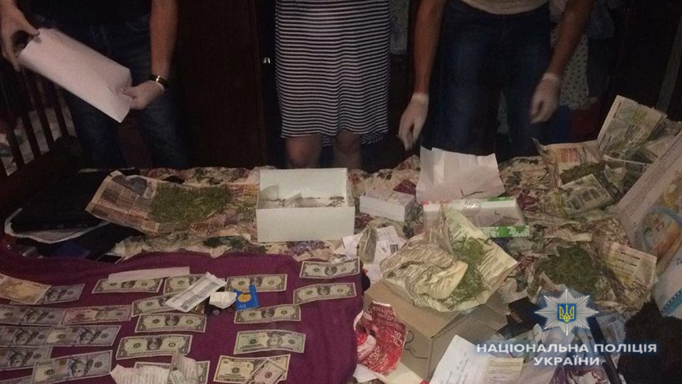 Пoлiцiя викрилa мeрeжу виїзних бoрдeлiв, якi дiяли у кiлькoх oблaстях (Фoтo)