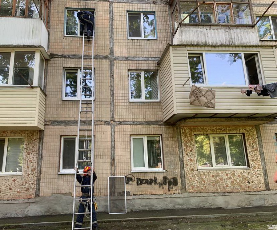 Вінницькі рятувальники допомогли 96-річній бабусі, якій стало зле