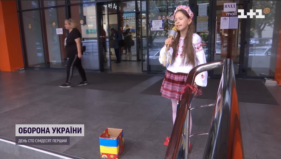 Співала просто неба: восьмирічна вінничанка зібрала понад 24 тис. грн. для ЗСУ