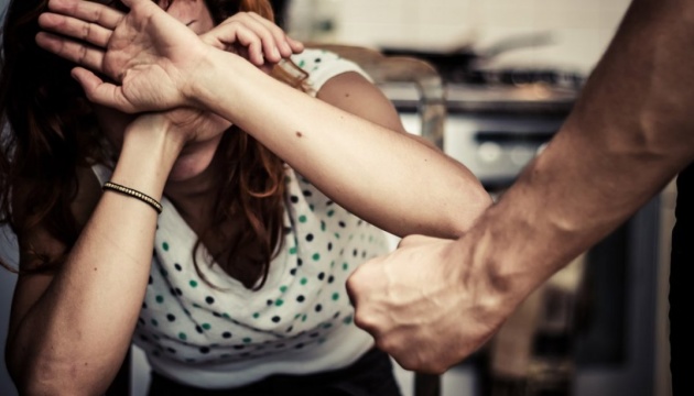 На Вінниччині поліція затримала чоловіка за підозрою у нанесенні тяжких тілесних ушкоджень своїй співмешканці 