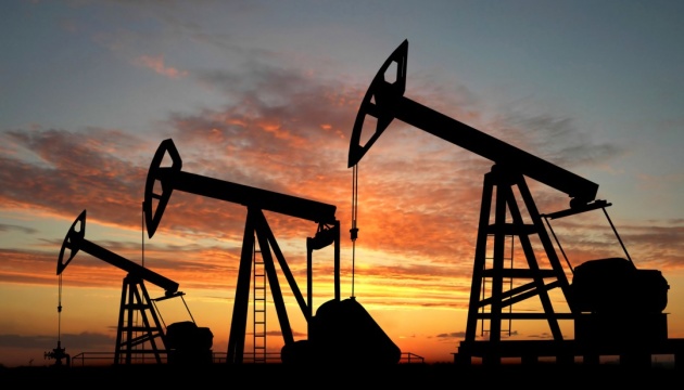 Нафта дешевшає перед засіданням ОПЕК+