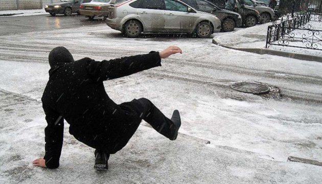 Мокрий сніг тa ожеледиця, синоптики розповіли, якою буде погодa у понеділок 