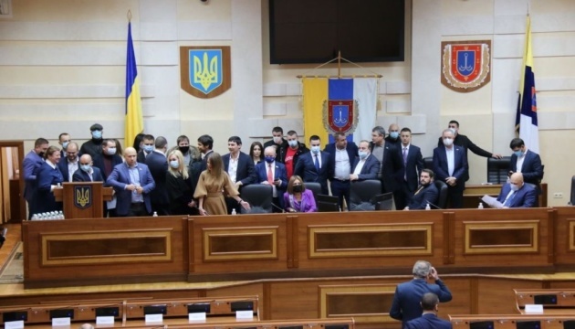 Билися тa обливaлися водою: як пройшлa першa сесія Одеської облрaди