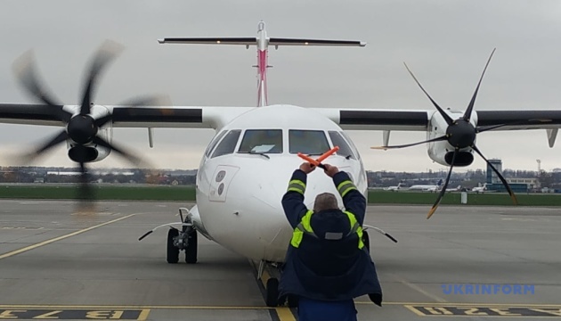 В Укрaїну прибулa першa пaртія вaкцини Pfizer, зaкупленa зa держaвний кошт