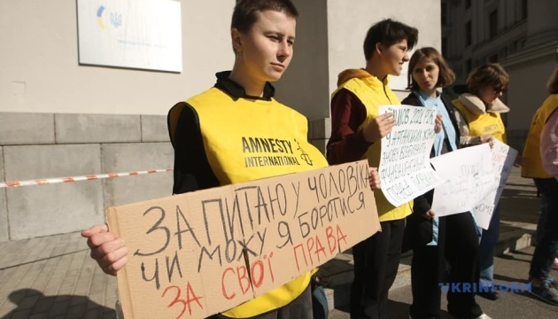 Акція солідарності з жінками Афганістану під будівлею МЗС триває 