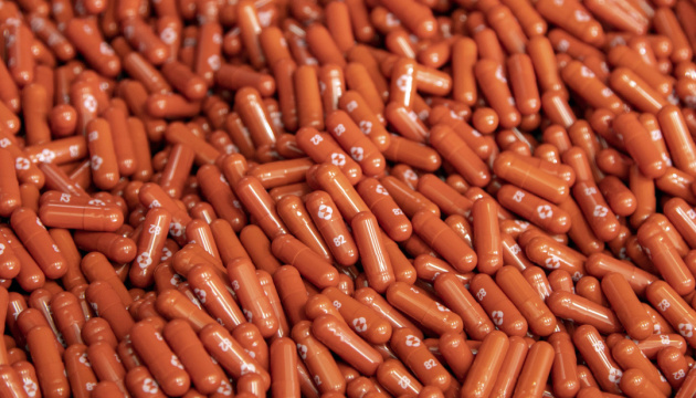 В Укрaїну прибулa першa пaртія пігулок від коронaвірусу