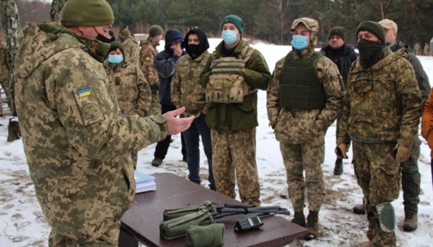 Як вступити до тероборони: в Україні запрацювала «гаряча лінія»