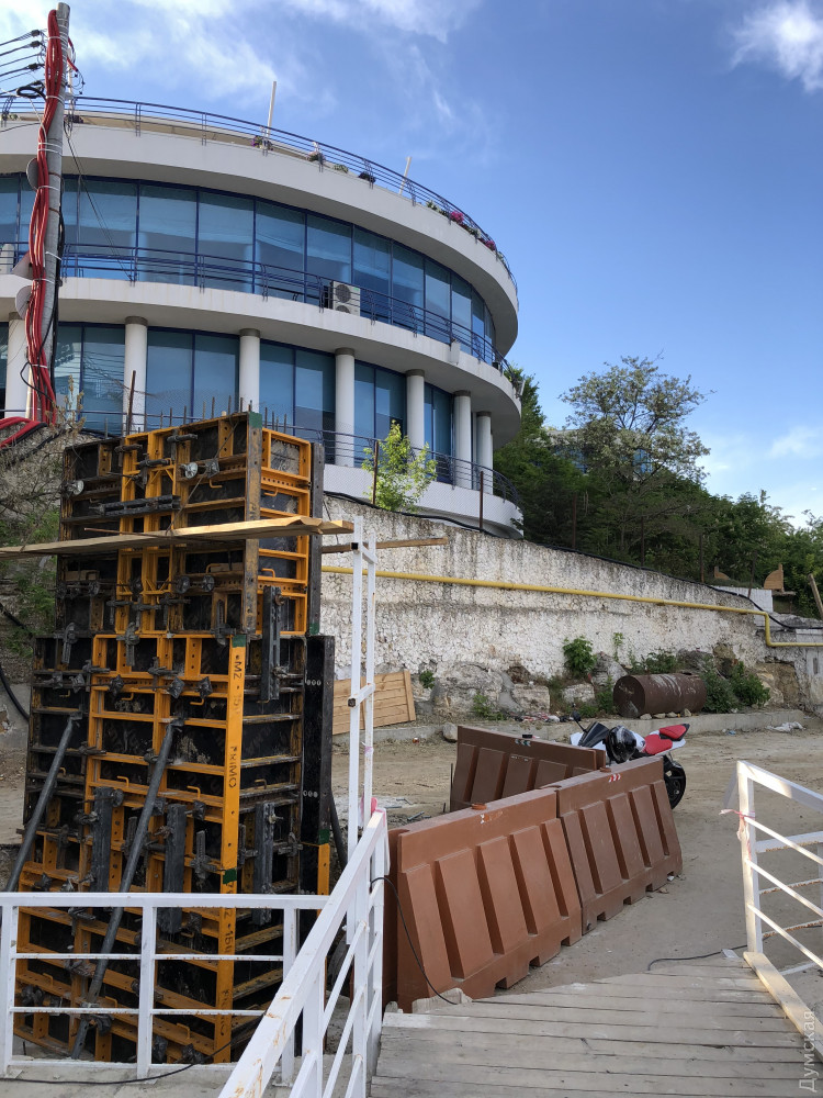 Нa Трaссе здоровья стaвят опоры будущей велопешеходной эстaкaды