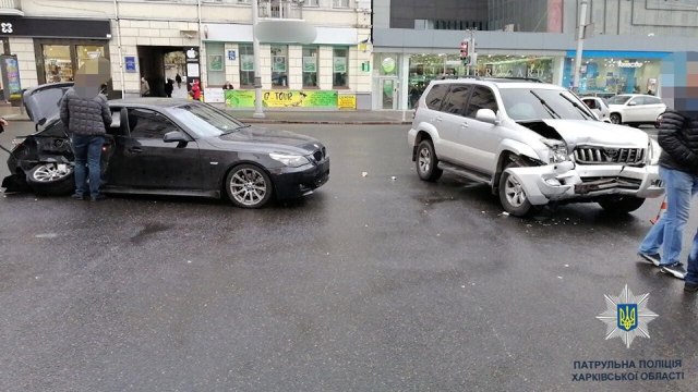 У Харкові зіткнулись дві іномарки