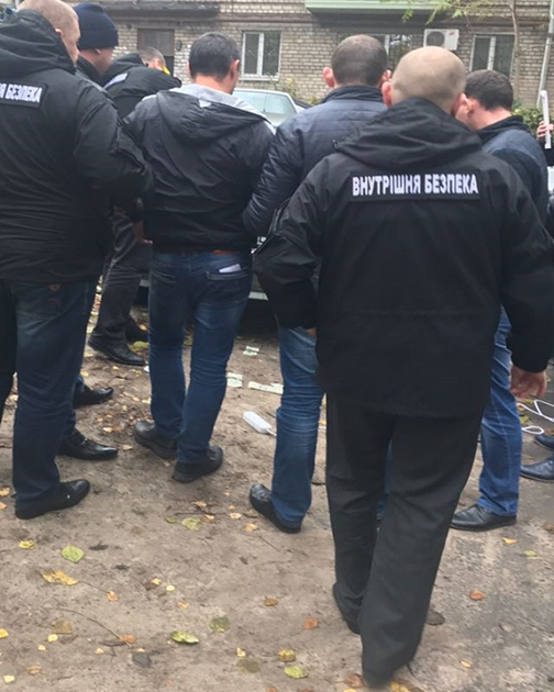 Поліцейський вимагав 100 тисяч гривень хабара з екіпажу теплохода (Відео)