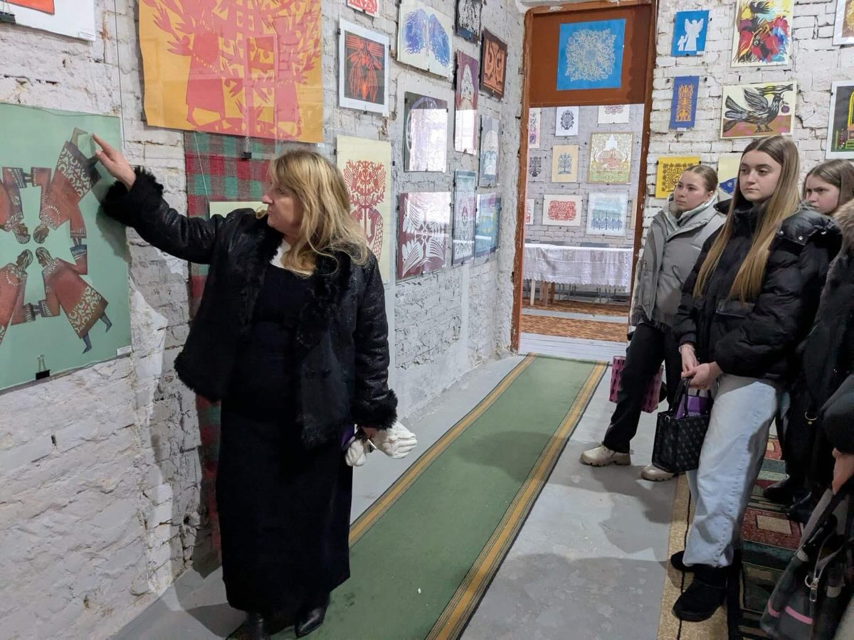 Студенти медколеджу відкрили для себе символіку української витинанки у музеї Могилева-Подільського